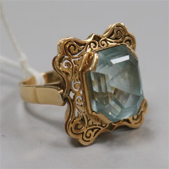 A yellow metal and fancy cut aquamarine set dress ring, size R